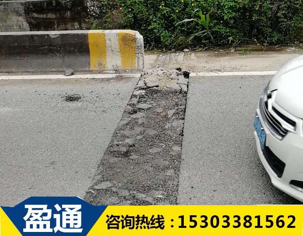 橋梁伸縮縫預留槽