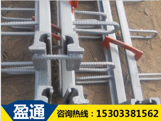 在橋梁伸縮縫裝置兩端設置翹頭有什么作用？